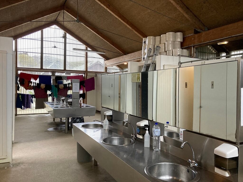 Restroom facilities and showers in Landmannalaugar
