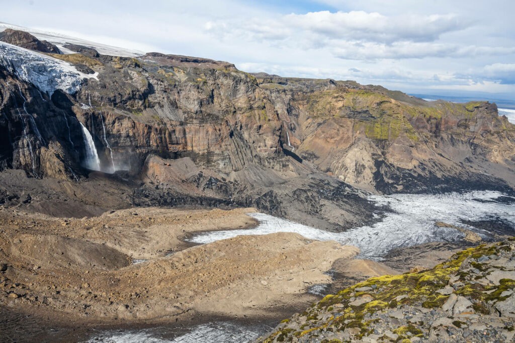 Huldujökull glacier and waterfalls on a hike in Þakgil
