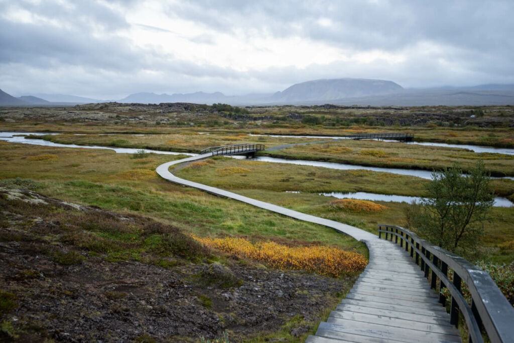 Boardwalk on the hike to Oxarafoss