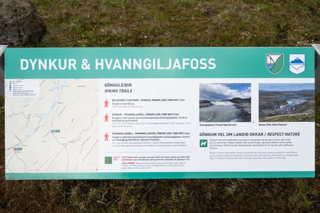 Dynkur waterfall info point at the beginning of the hike