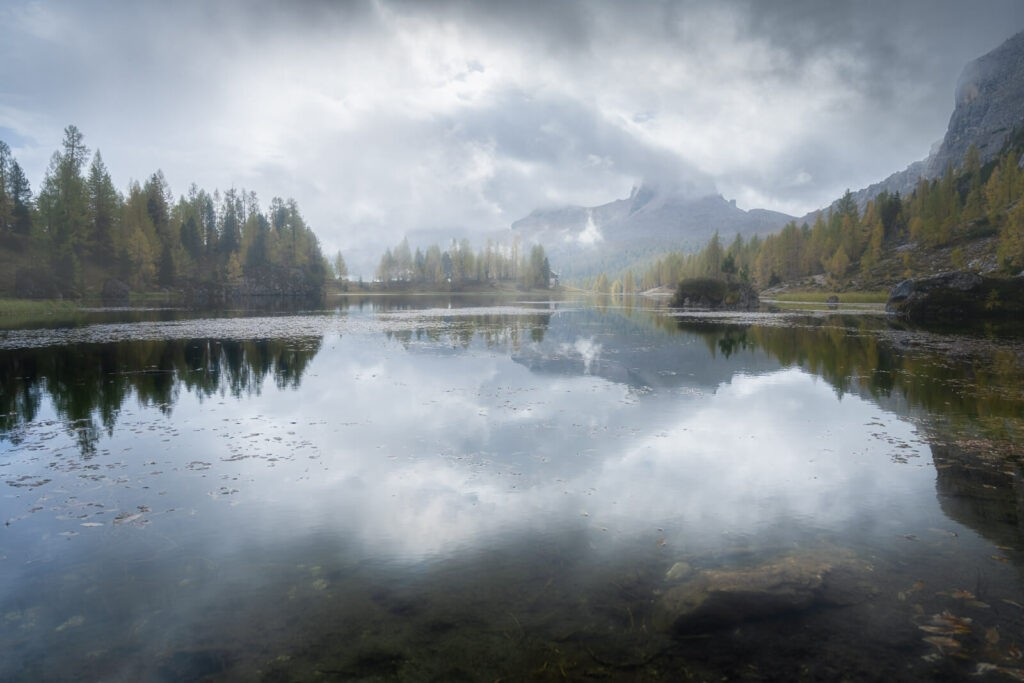 Overcast reflection in the Lago di federa.