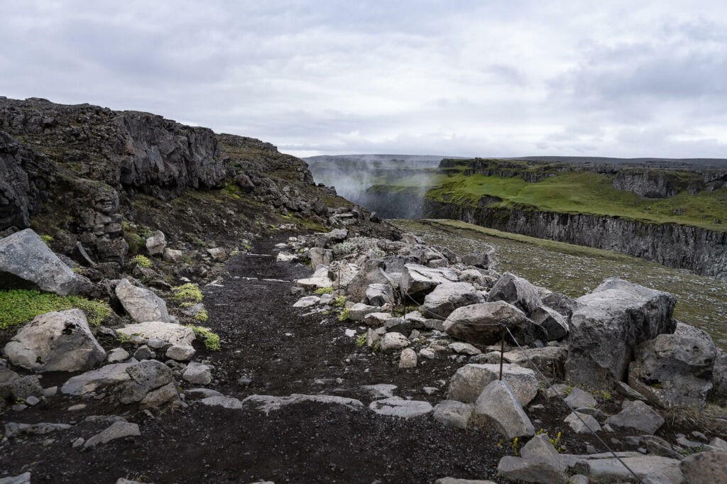 Hiking trail to Dettifoss on the East Side.