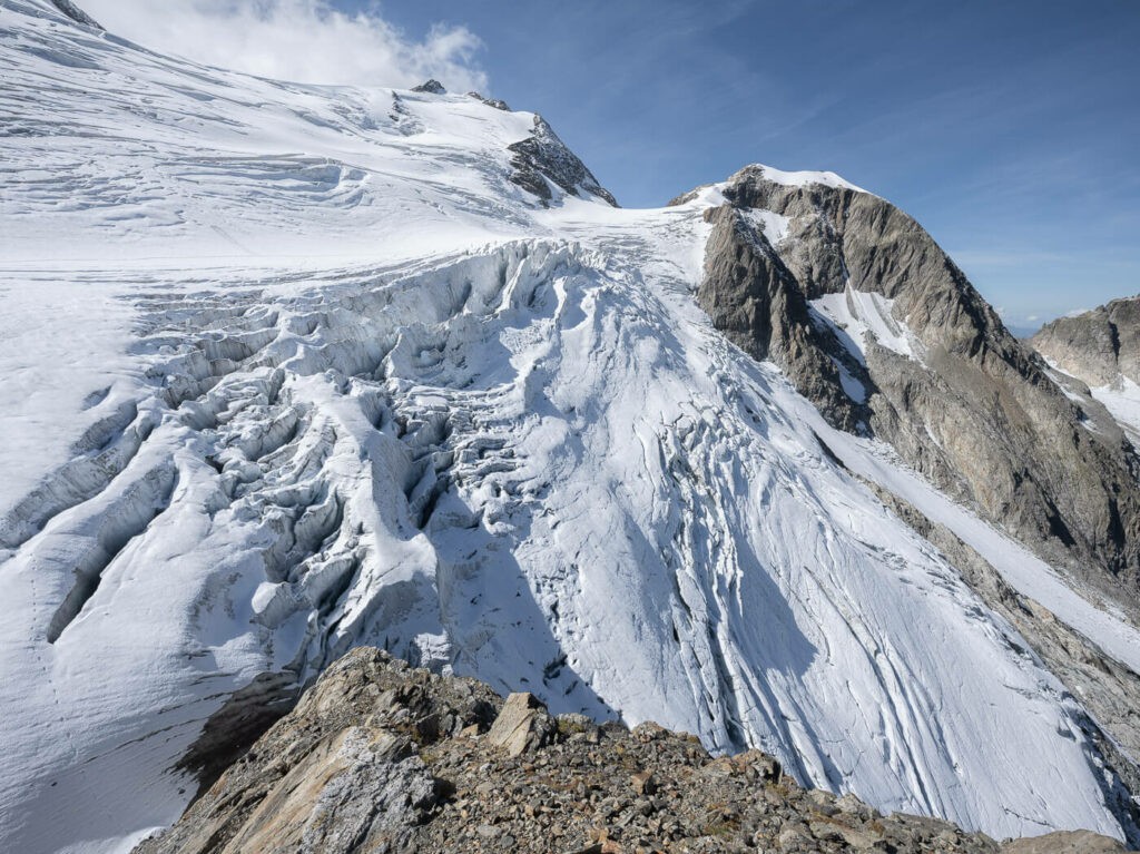 Crevasses of the Steingletscher and the end of the hike