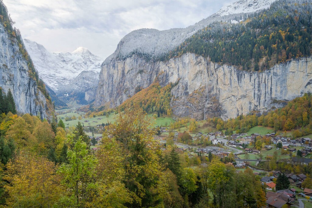 View of Lauterbrunnertal and Lauterbrunnen in autumn with a lot of foliage.